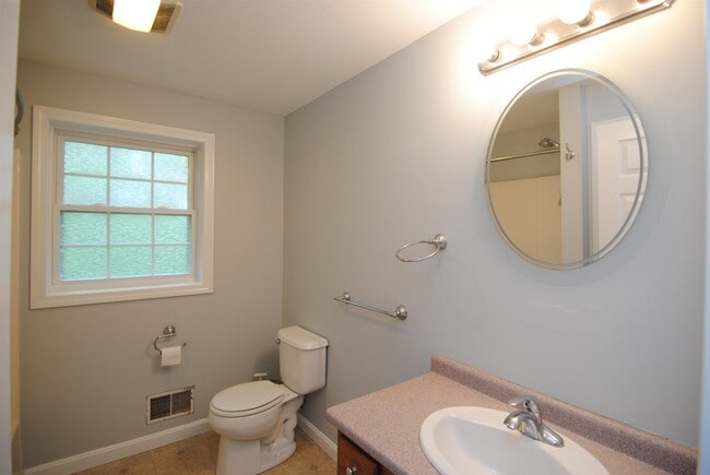 Building Photo - 75 Overlook Cir