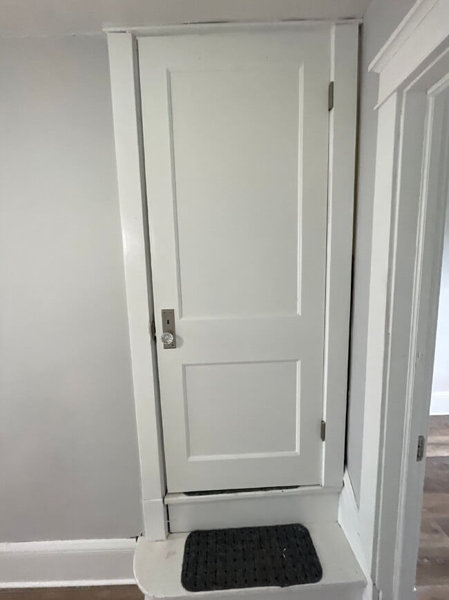 Building Photo - Completely renovated 4 bed 1 bath home near Kennywood Park!