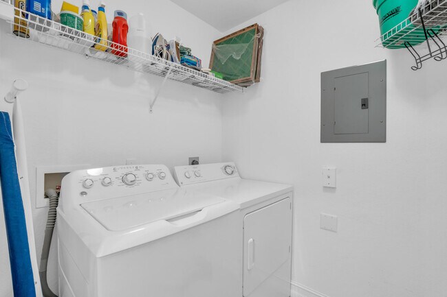 Building Photo - 28650 Carriage Home Dr