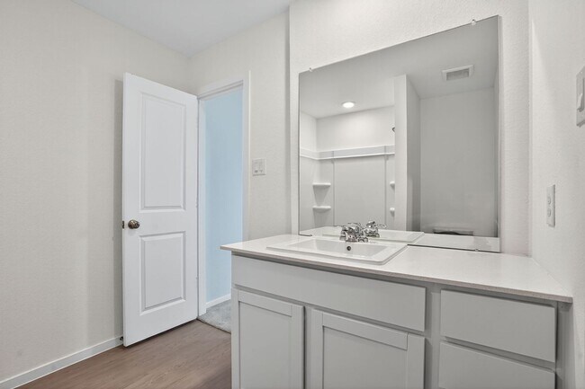 Building Photo - 4 Bedroom Single Family Home in New Caney