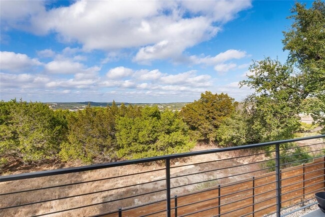 Building Photo - 300 Summit Ridge Dr N