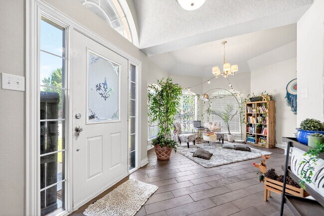 Building Photo - Exceptional Home in Arlington – Great Layout & Prime Location