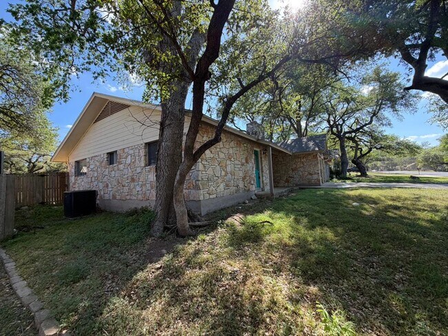 Building Photo - 9405 Newberry Dr