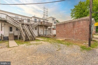 Building Photo - 105 Pensdale St
