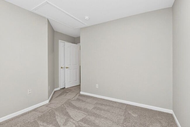 Building Photo - Recently Updated 4BD/2.5BA Home in Melbourne Community of Huntersville!