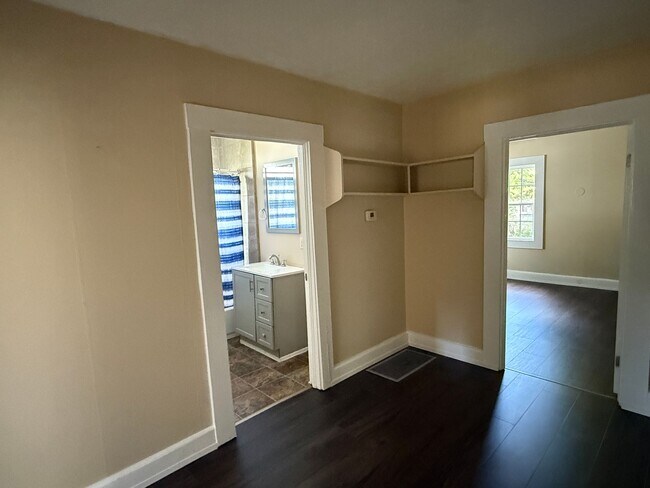 Building Photo - Charming 2 Bedroom / 1 Bathroom Home Near Downtown Pell City & Logan Martin Lake