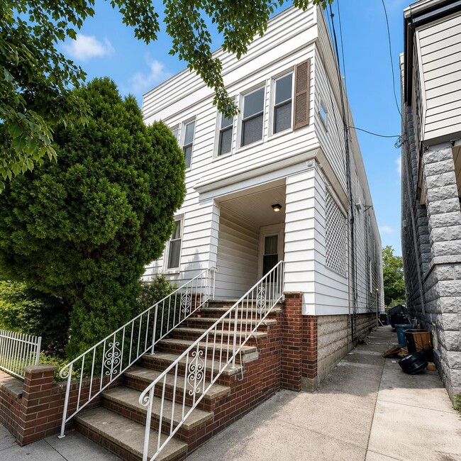 Building Photo - 292 Linden Ave