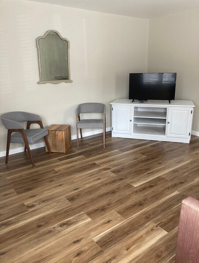 Building Photo - 3323 Bryant Ave S