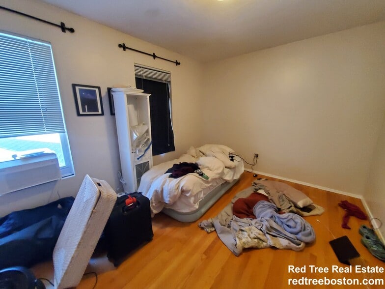 Building Photo - 277 Putnam Ave