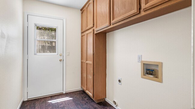 Building Photo - 5710 Fox Creek Dr