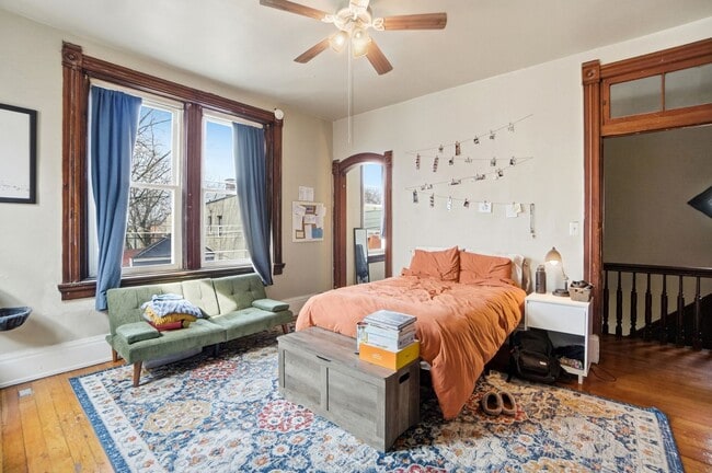 Building Photo - 6 bed/2 bath on Rohs St., Mins. from UC for Only $600/pp ($3,600/mo)! $250 SIGN ON BONUS FOR LTO!!!