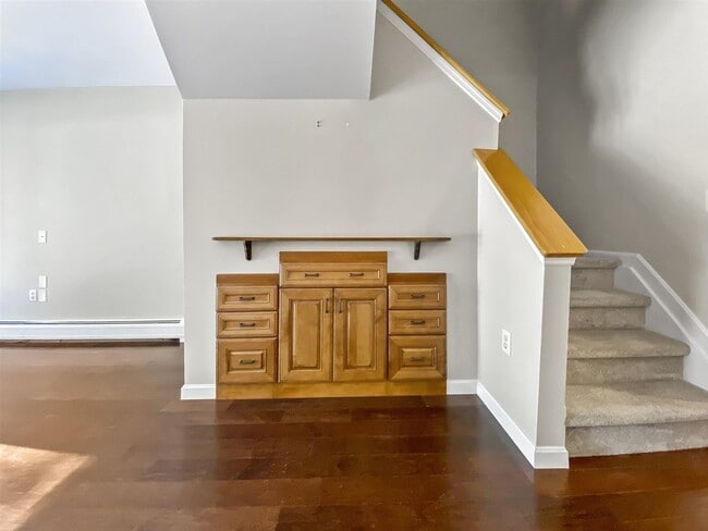 Building Photo - Beautiful Two Bedroom Condo