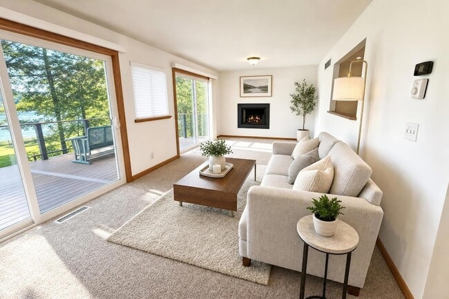 Building Photo - 8649 Hidden Lake Dr