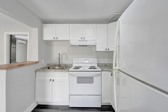 Building Photo - 234 NE 14th Ave