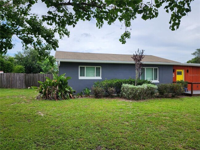 Building Photo - 8 Poinsettia Dr
