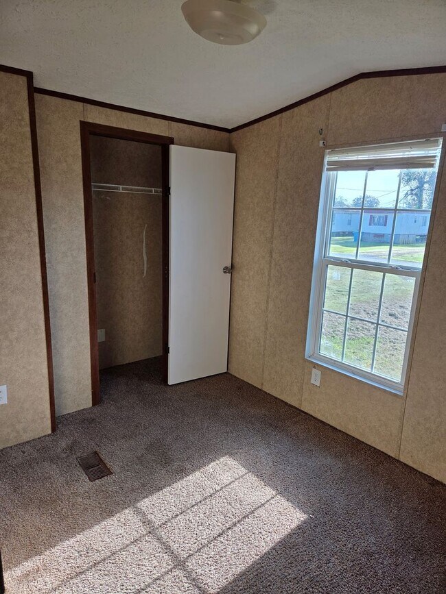 Building Photo - 1118 Melvin Dupuis Rd