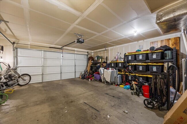 Building Photo - Perfect Location 3 Bed 2 Bath Home with SO...