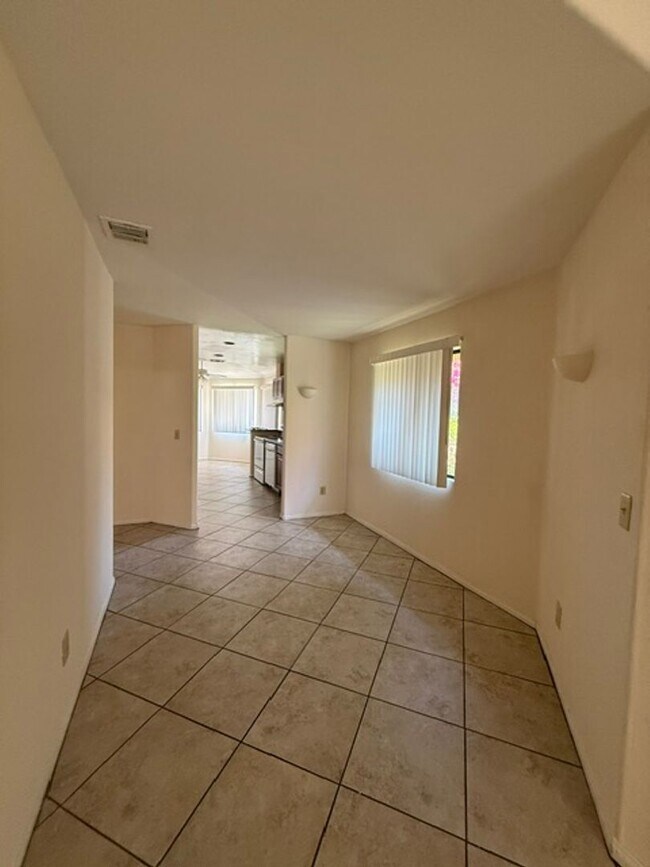 Building Photo - 52765 Avenida Diaz