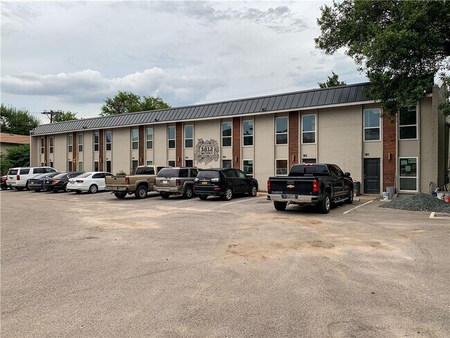 Building Photo - 3812 Southway Dr