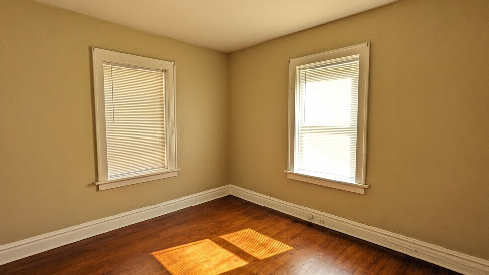 Building Photo - 5042 Mardel Ave