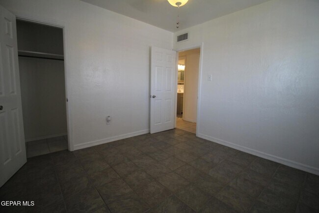 Building Photo - 2529 Jackson Ave