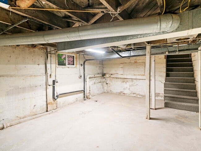 Building Photo - 3002 Porter Ave