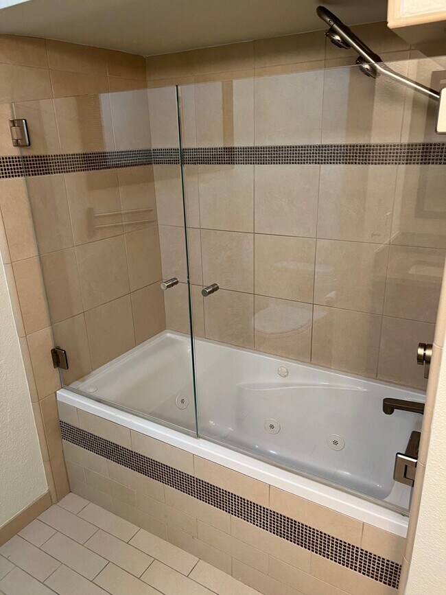 Building Photo - Palo Alto -Updated 3 Bedroom Condo In A Highly Sought After Neighborhood