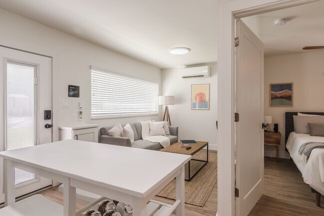 Building Photo - 2710 Amherst Ave