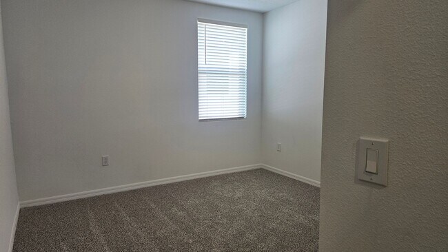 Building Photo - Like New Home in Deer Run at Crosswinds!