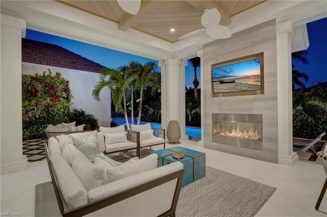 Building Photo - 2020 Gordon Dr