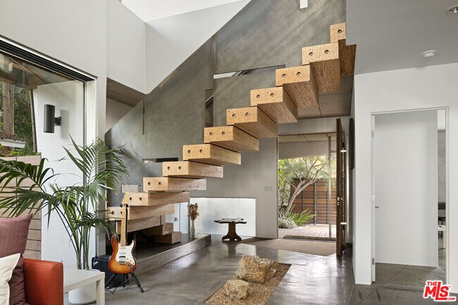 Building Photo - 710 Milwood Ave