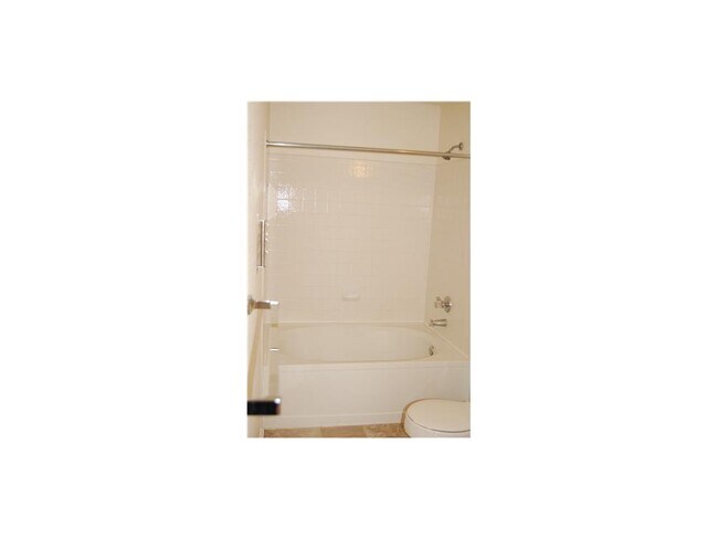 Building Photo - 1403 Bullhill Cove