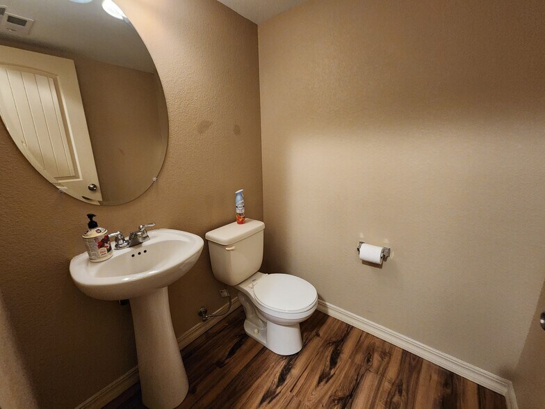 Building Photo - 3716 Reindeer Cir