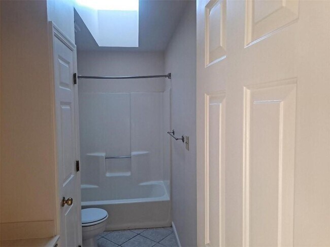 Building Photo - 2431 Coosawattee Dr NE