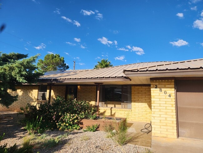 Building Photo - 2804 Carmel Dr