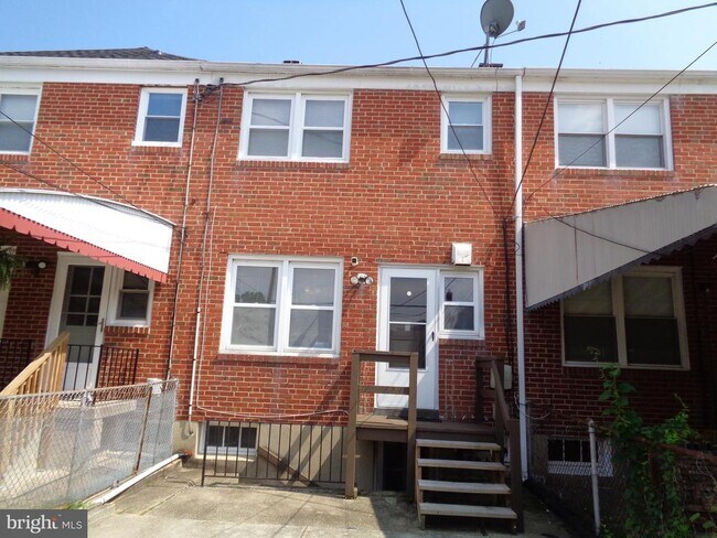 Building Photo - 2245 Graythorn Rd