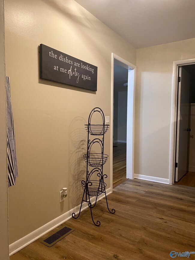 Building Photo - 2201 Shady Ln Dr NW