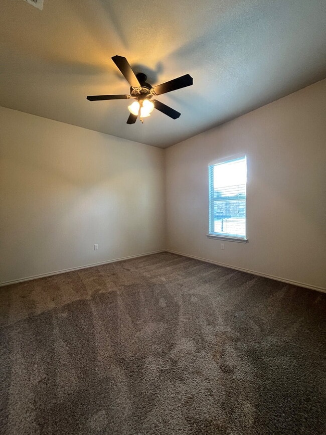 Building Photo - Cute 3/2/2 townhome in the Lubbock-Cooper ...