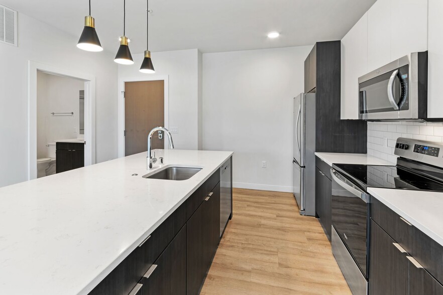 Building Photo - 5945 6th Ave