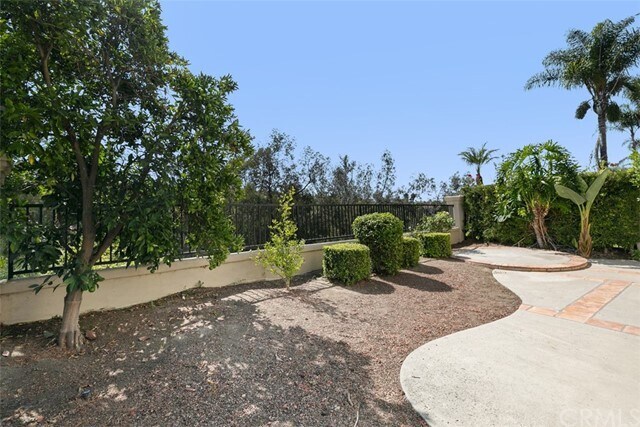 Building Photo - 24 Amarante