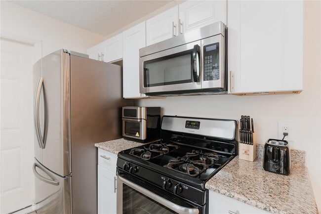 Building Photo - 9011 Quail Valley Dr