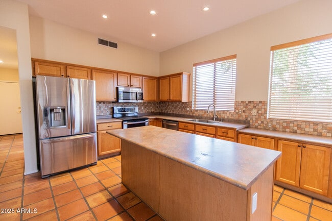 Building Photo - 770 W Aloe Pl