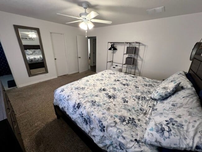 Building Photo - Furnished 3 BR Vacation Rental Includes utilities Near Target Center/Golf/Hwy 95