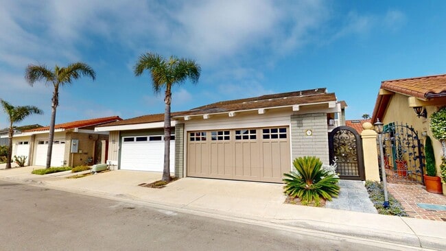 Building Photo - Beautifully Updated Spacious 3 Bed 3 Bath Home in Coronado Cays Available for Lease!