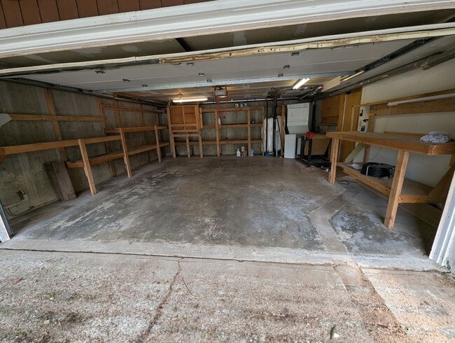 Building Photo - 2 bed/2.5 bath single family home w/ bonus...