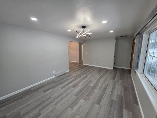 Building Photo - Available Now Great 3 Bedroom Ranch Home Close To Everything!