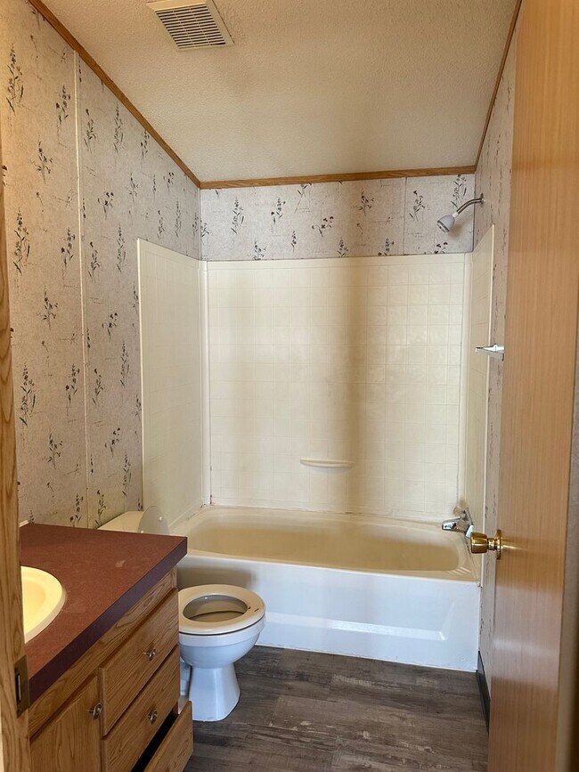 Building Photo - 119 Silver Maple Dr