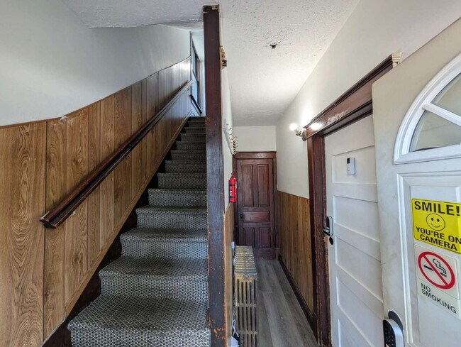 Building Photo - 202 E Barker Ave