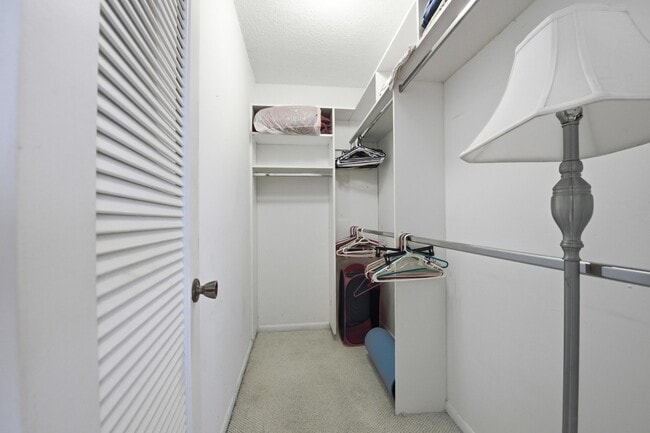 Building Photo - 441 Burgundy N