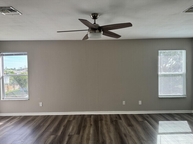 Building Photo - 1722 NW 5th St